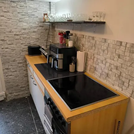 Kleine In Koln-rosrath Mit Garten Apartment *
