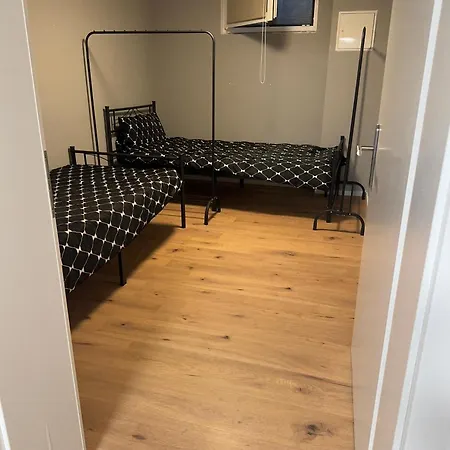 Kleine In Koln-rosrath Mit Garten Apartment