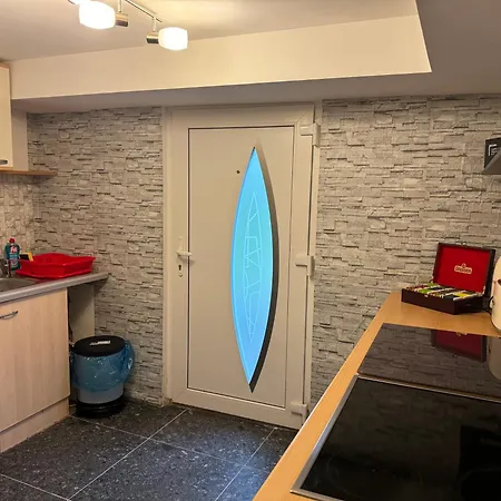 Apartment Kleine In Koln-rosrath Mit Garten *